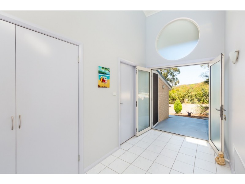 14 Castle Drive, Floraville NSW 2280