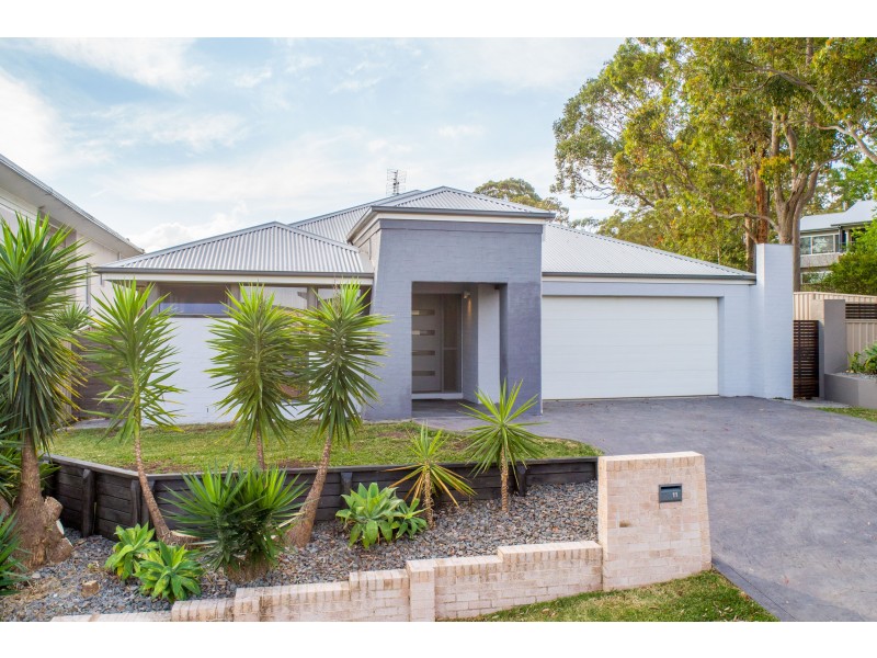 11 Franciska Close, Floraville NSW 2280