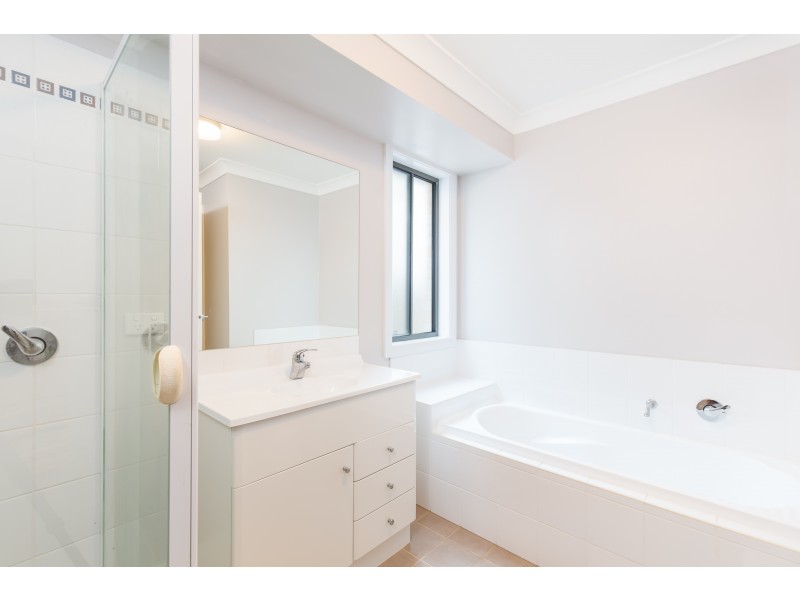 11 Franciska Close, Floraville NSW 2280