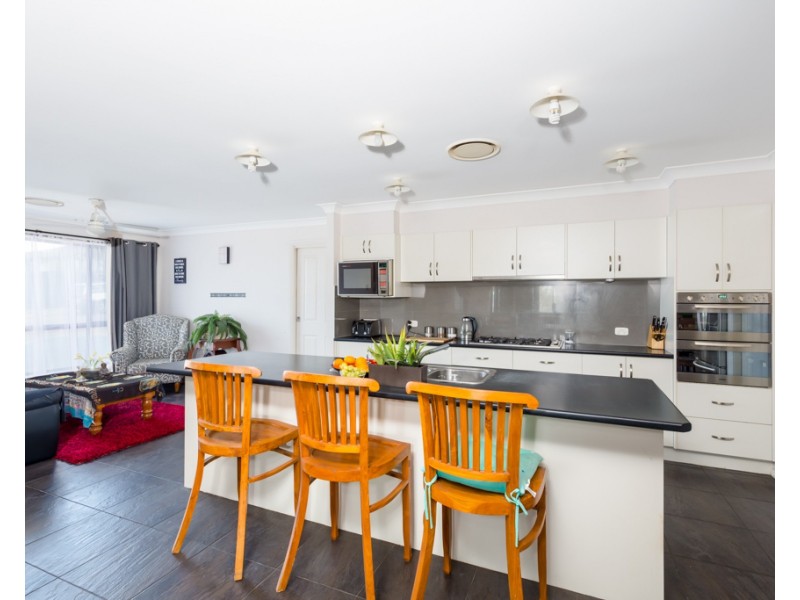 2 Kimberley Place, Macquarie Hills NSW 2285