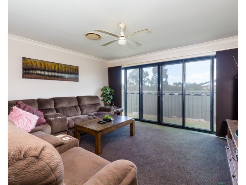 2 Kimberley Place, Macquarie Hills NSW 2285