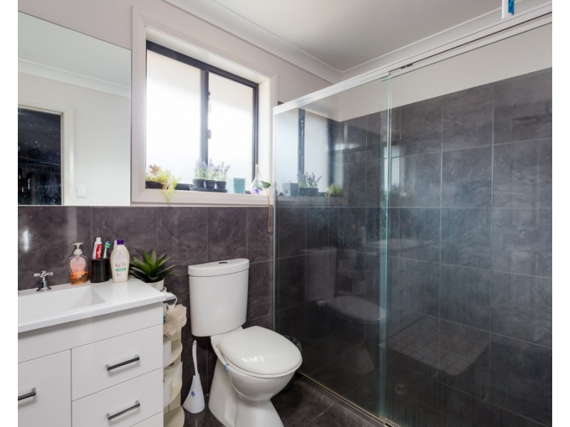 2 Kimberley Place, Macquarie Hills NSW 2285