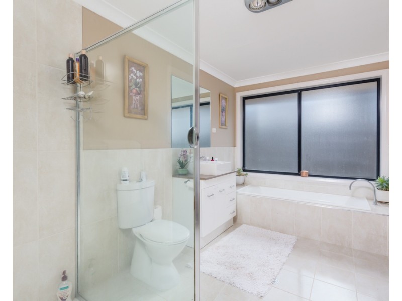 2 Kimberley Place, Macquarie Hills NSW 2285