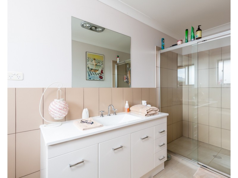 2 Kimberley Place, Macquarie Hills NSW 2285