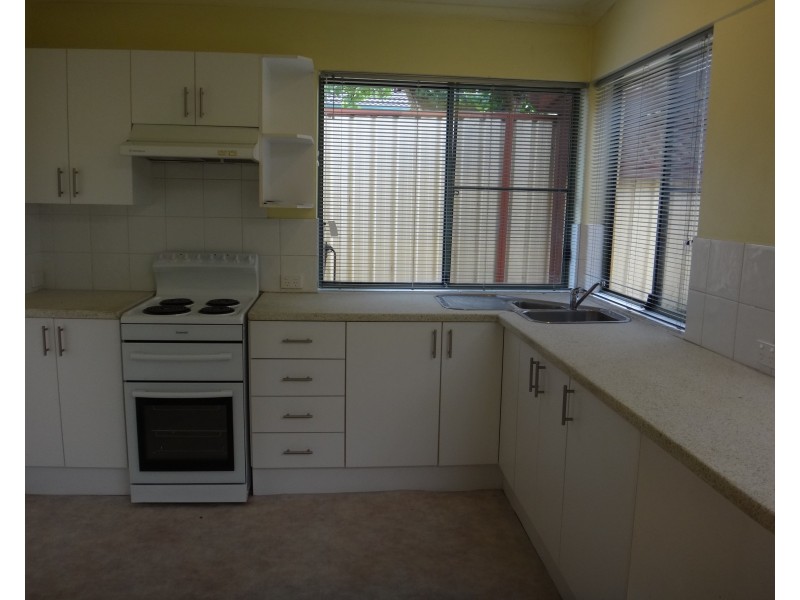 2/34 Decora Crescent, Warabrook NSW 2304