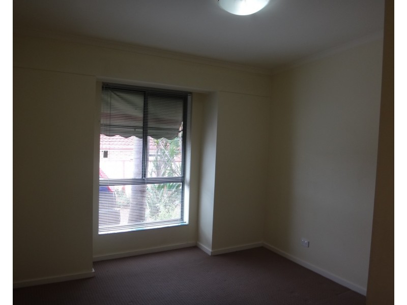 2/34 Decora Crescent, Warabrook NSW 2304