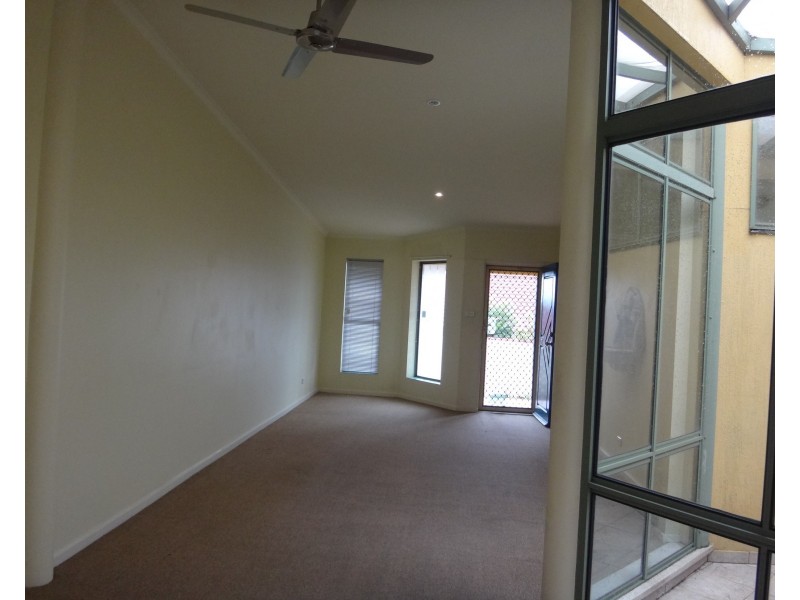 2/34 Decora Crescent, Warabrook NSW 2304