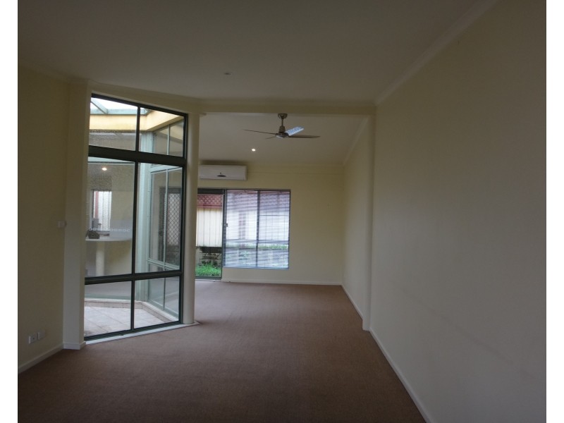 2/34 Decora Crescent, Warabrook NSW 2304