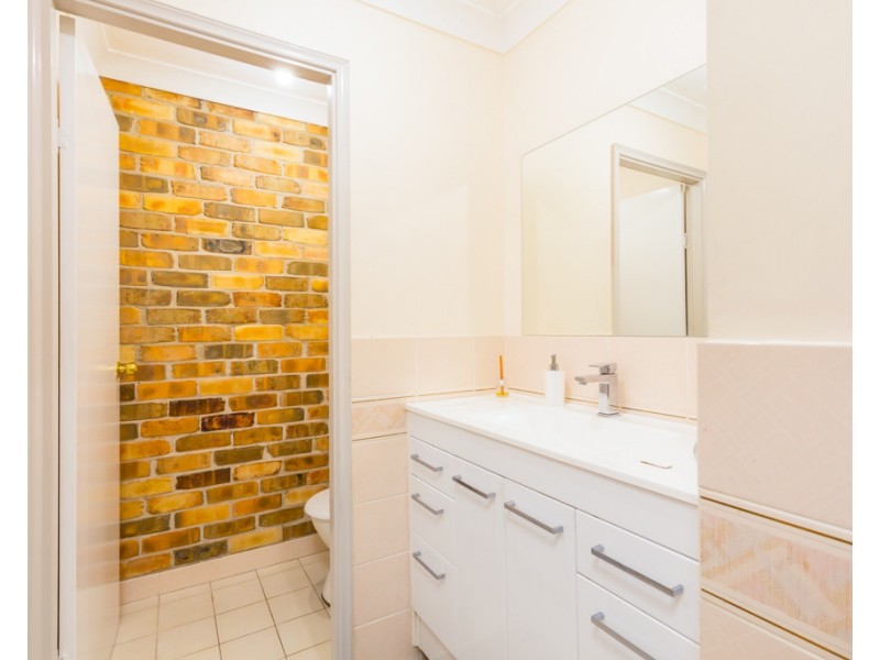 2/27 Honeyeater Place, Tingira Heights NSW 2290