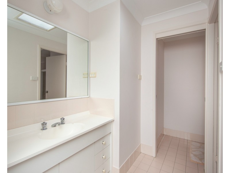 64 Tasman Court, Caves Beach NSW 2281