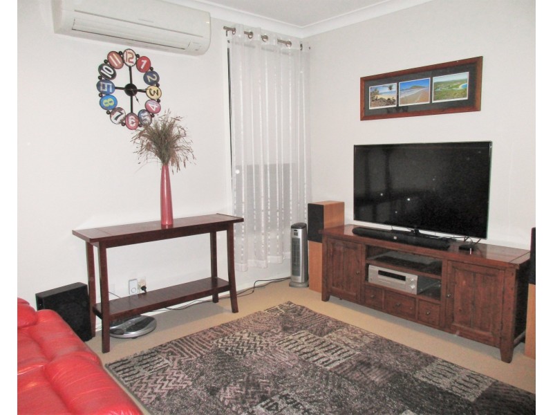 76 Dalmeny Drive, Macquarie Hills NSW 2285