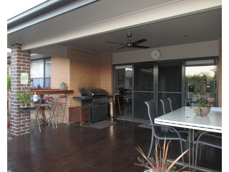 76 Dalmeny Drive, Macquarie Hills NSW 2285