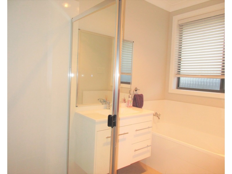 76 Dalmeny Drive, Macquarie Hills NSW 2285