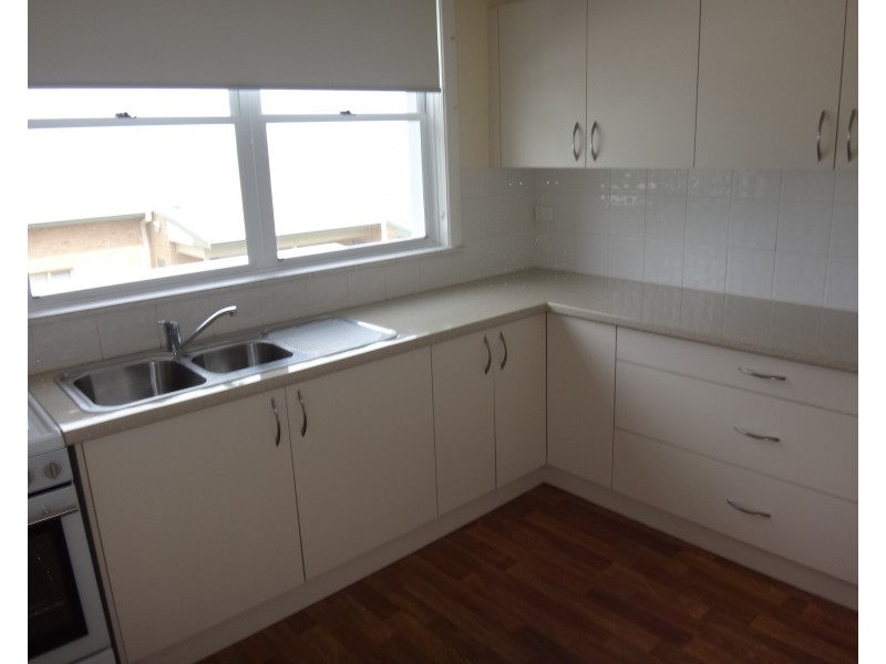 13 High Street, Redhead NSW 2290