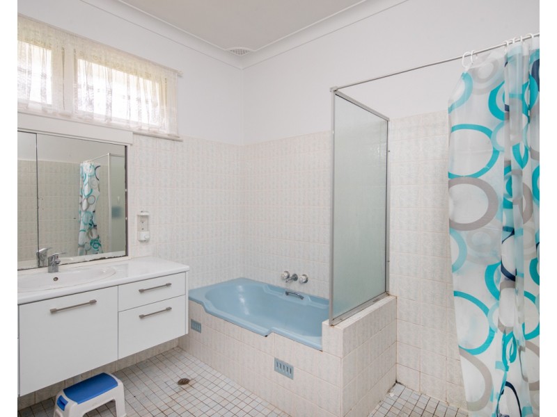 2 Benton Street, Kahibah NSW 2290