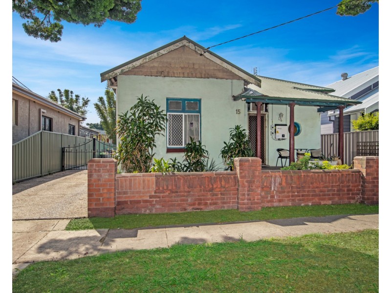 15 Kitchener Parade, Mayfield East NSW 2304