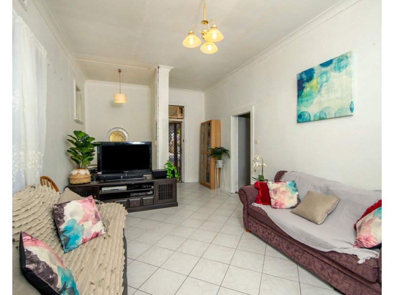 15 Kitchener Parade, Mayfield East NSW 2304