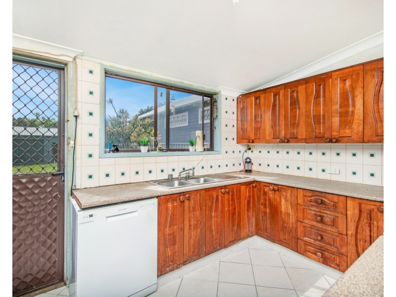 15 Kitchener Parade, Mayfield East NSW 2304