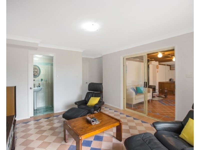 4 Peachwood Close, Warners Bay NSW 2282