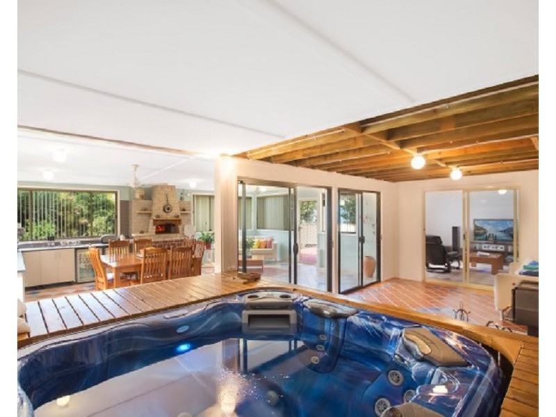 4 Peachwood Close, Warners Bay NSW 2282