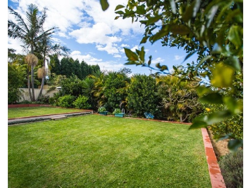 4 Peachwood Close, Warners Bay NSW 2282