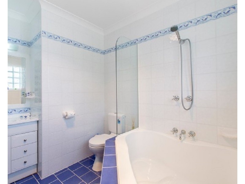 4 Peachwood Close, Warners Bay NSW 2282