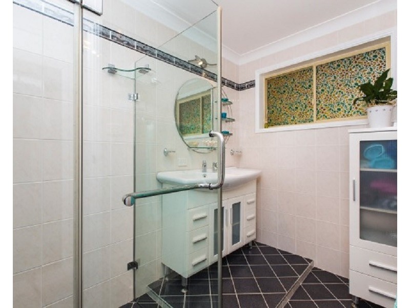 4 Peachwood Close, Warners Bay NSW 2282