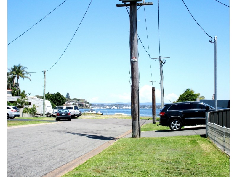 4 Thompson Street, Belmont South NSW 2280