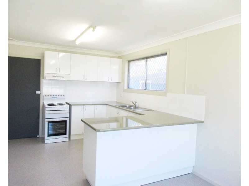 4 Thompson Street, Belmont South NSW 2280