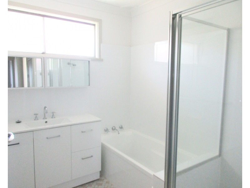 4 Thompson Street, Belmont South NSW 2280