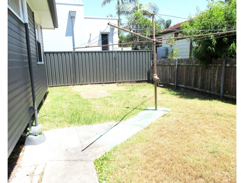 4 Thompson Street, Belmont South NSW 2280