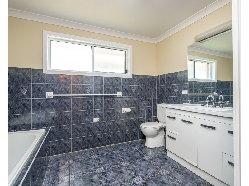 25 Honeyeater Place, Tingira Heights NSW 2290