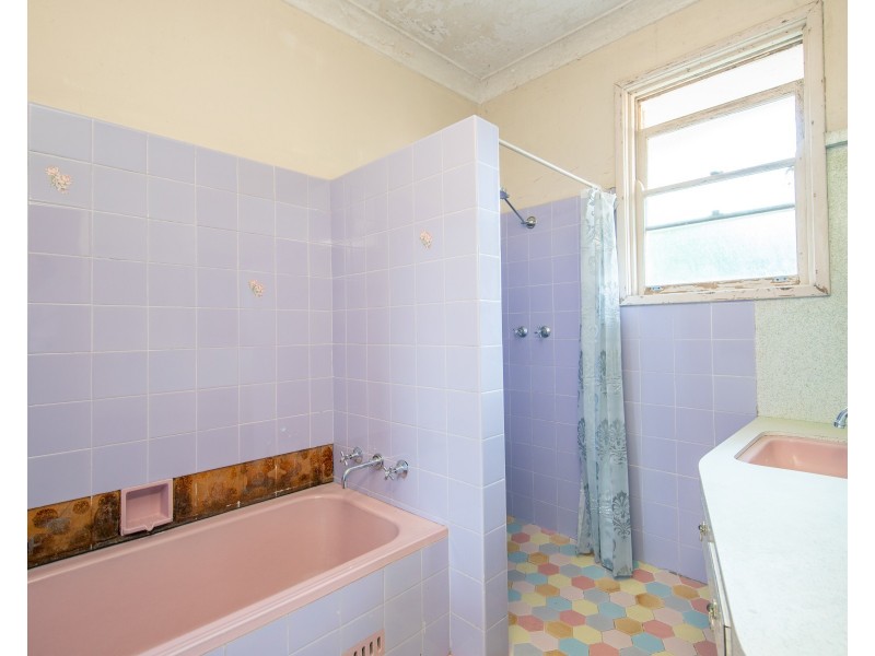 8 Rodway Parade, Kotara NSW 2289