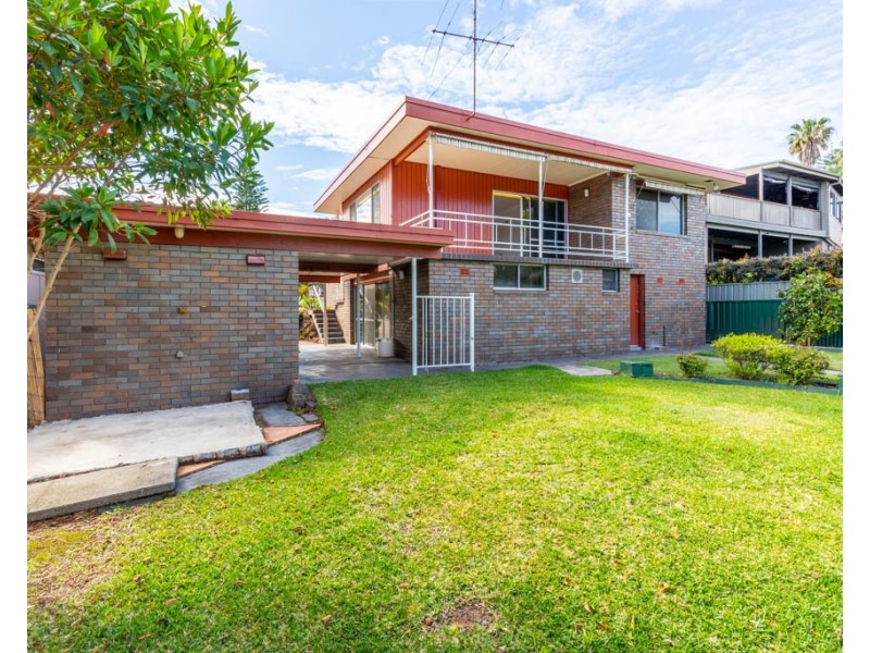 8 Crestwood Place, Warners Bay NSW 2282