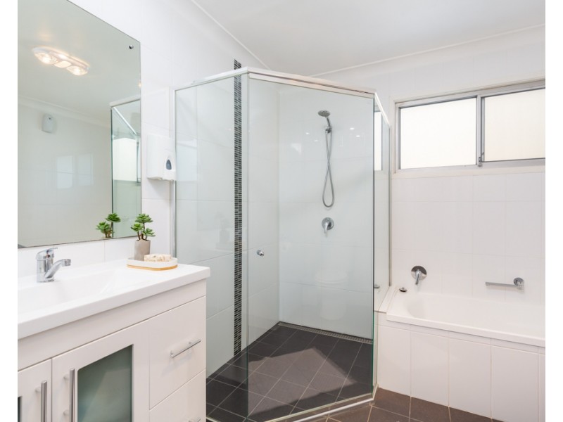 853 Macquarie Drive, Valentine NSW 2280