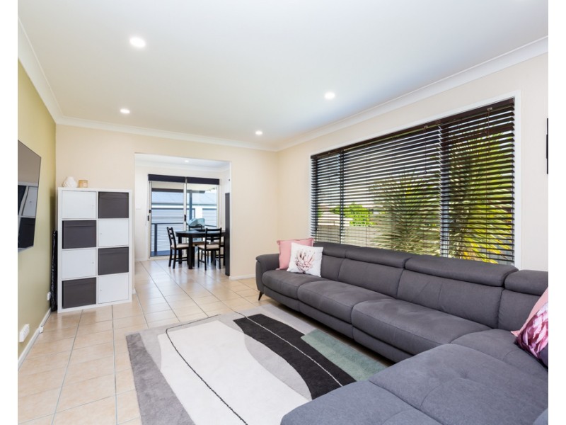 853 Macquarie Drive, Valentine NSW 2280