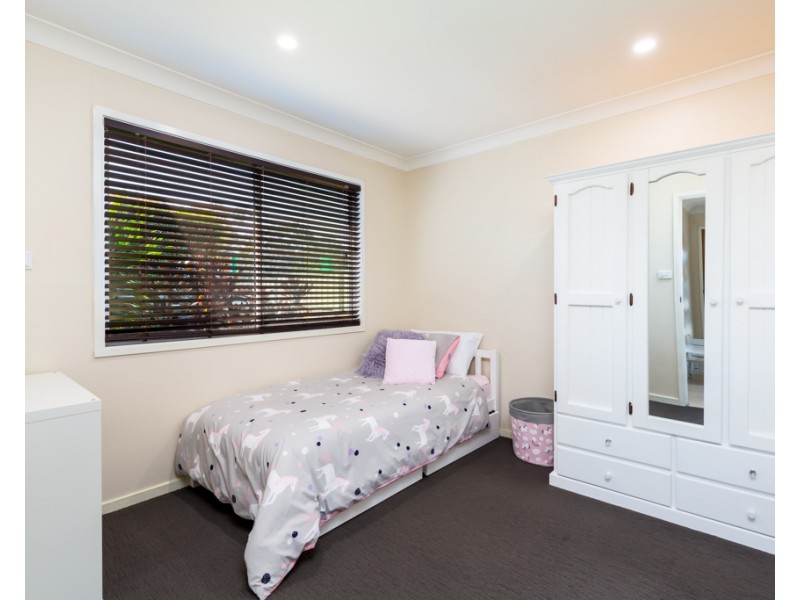 853 Macquarie Drive, Valentine NSW 2280