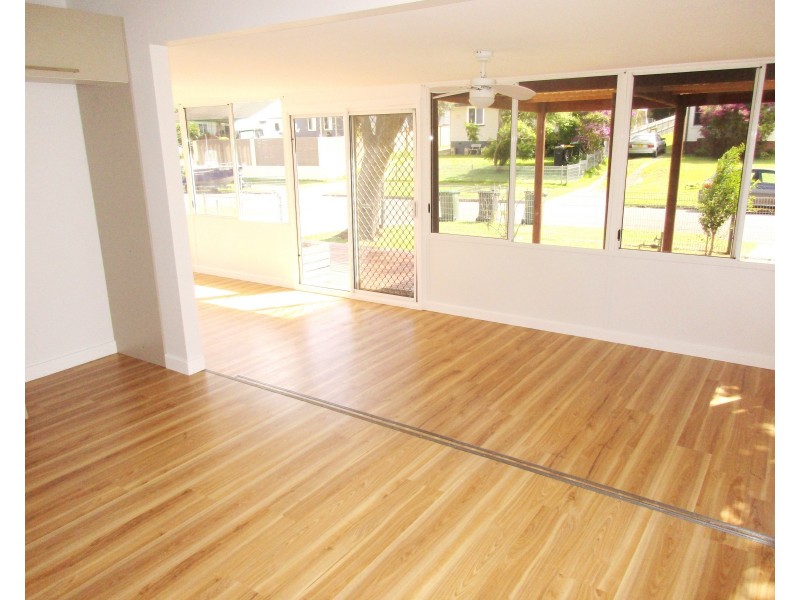 72 Coral Crescent, Gateshead NSW 2290