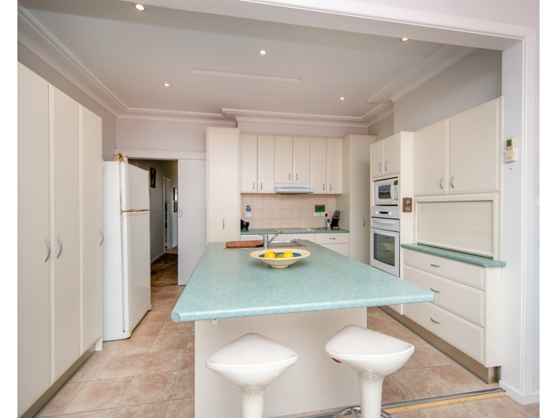 136 Rae Crescent, Kotara NSW 2289