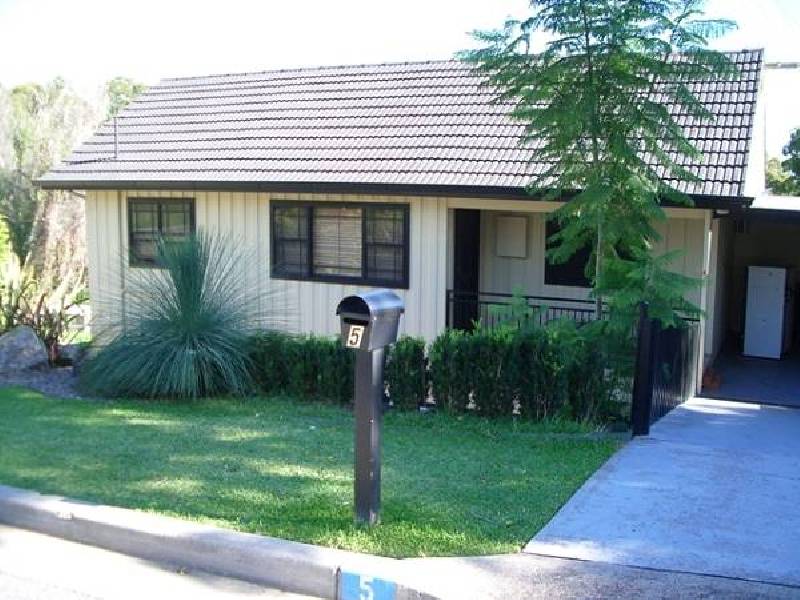 5 Roberts Street, Whitebridge NSW 2290