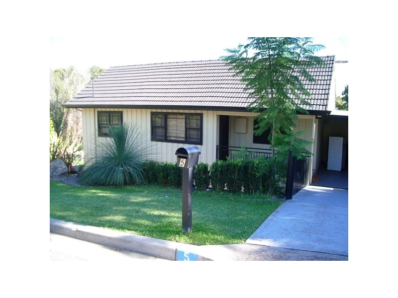 5 Roberts Street, Whitebridge NSW 2290