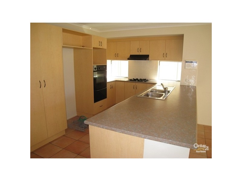 16 St Andrews Way, Fletcher NSW 2287