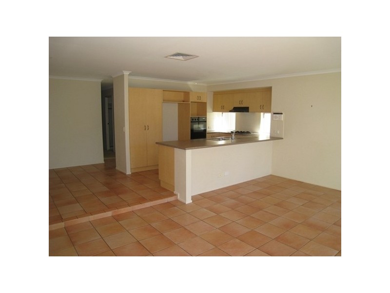 16 St Andrews Way, Fletcher NSW 2287