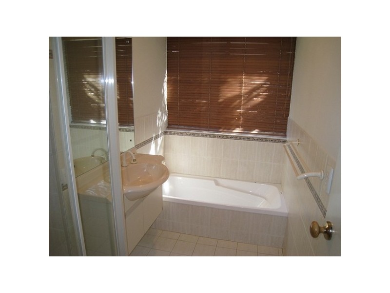 16 St Andrews Way, Fletcher NSW 2287