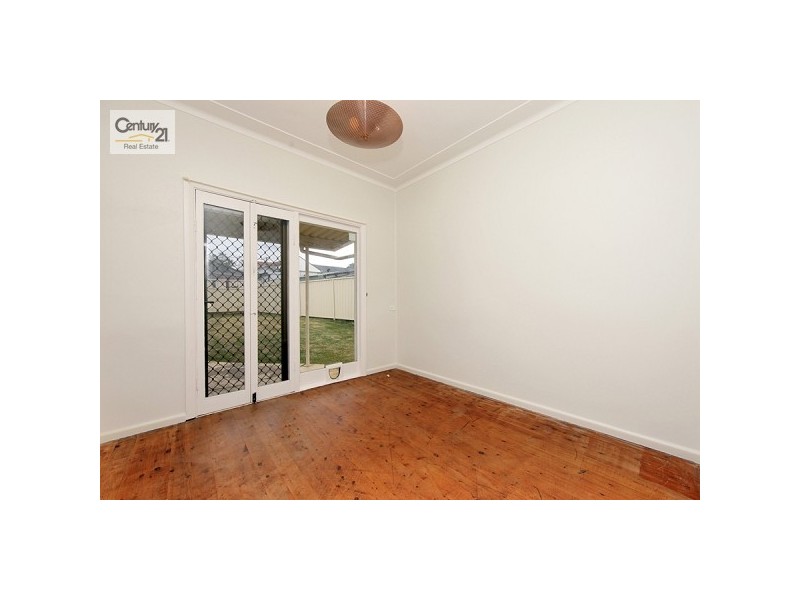 42 Lovell Parade, Shortland NSW 2307