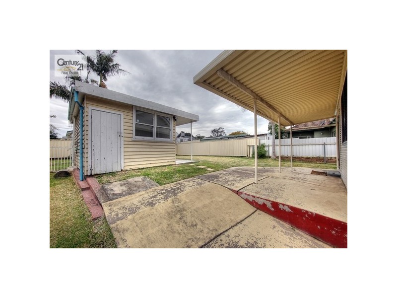 42 Lovell Parade, Shortland NSW 2307