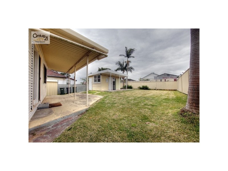 42 Lovell Parade, Shortland NSW 2307