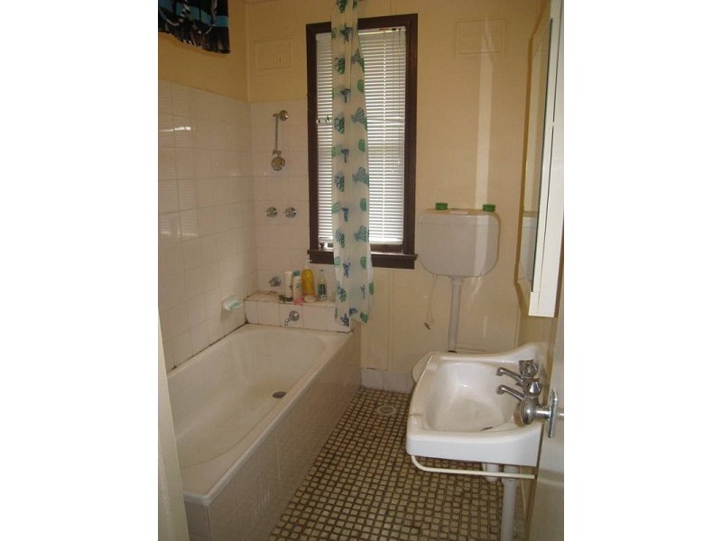 1 Plane Street, Gateshead NSW 2290