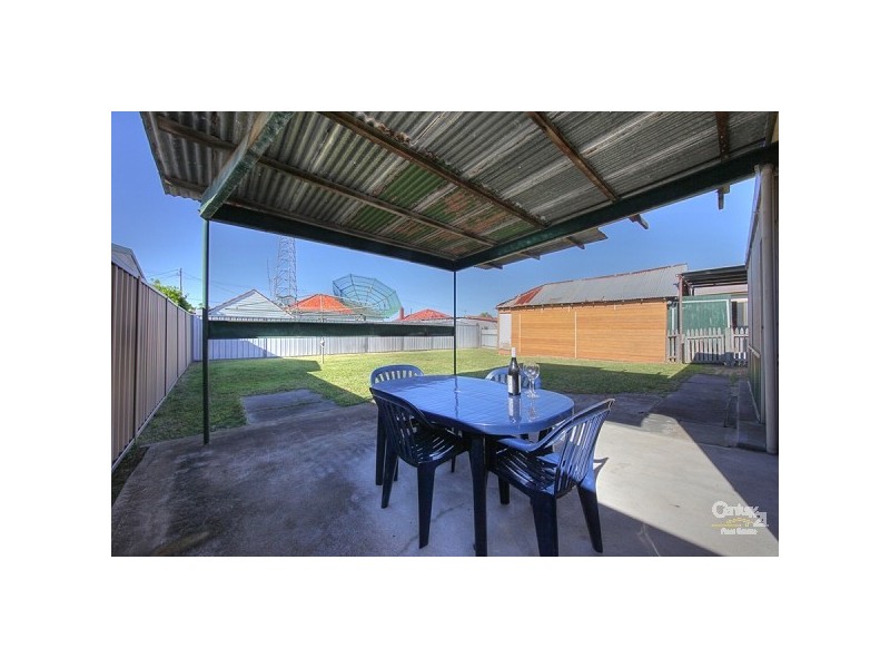 8 Arthur Street, Cardiff South NSW 2285