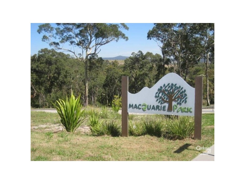 8 Ripon Way, Macquarie Hills NSW 2285